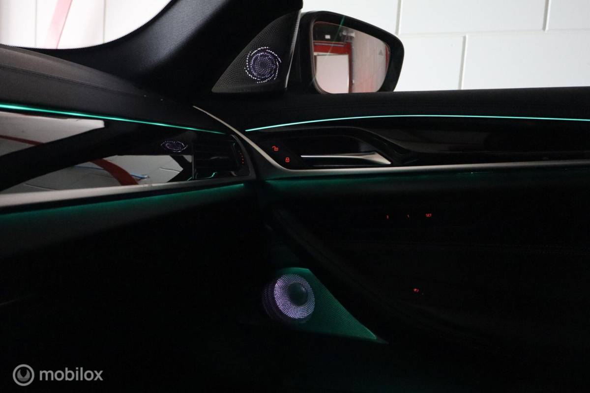 BMW 5 Serie BMW M550i xDrive High Ex 544pk | pano | CoPilot | nappaleer