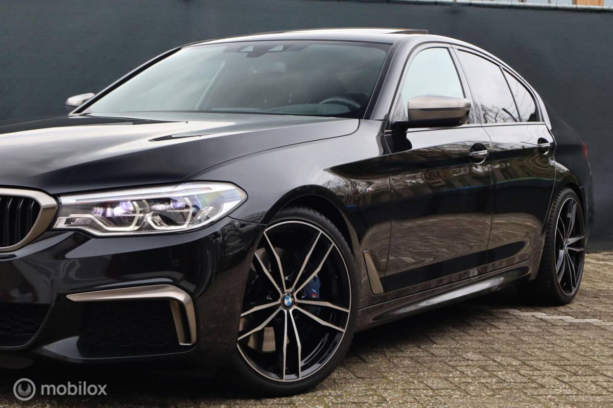 BMW 5 Serie BMW M550i xDrive High Ex 544pk | pano | CoPilot | nappaleer