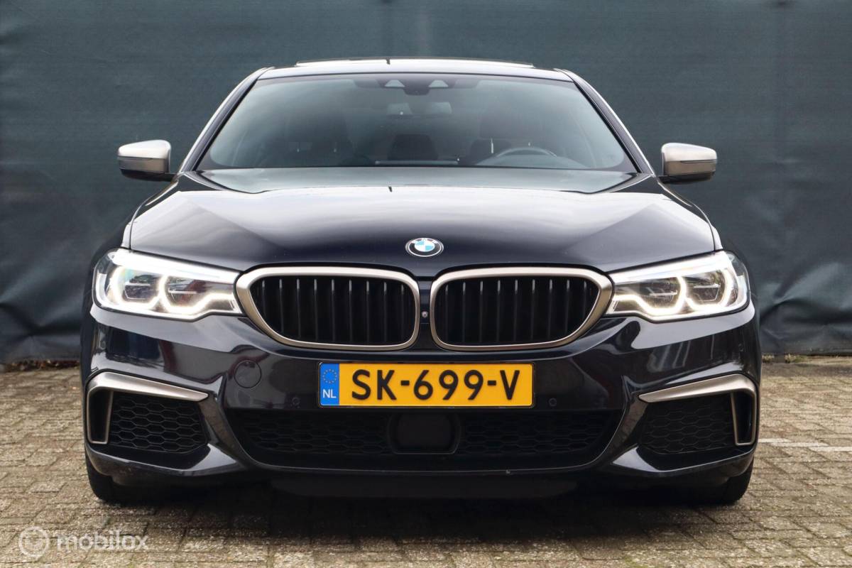 BMW 5 Serie BMW M550i xDrive High Ex 544pk | pano | CoPilot | nappaleer