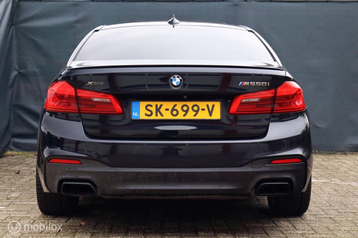 BMW 5 Serie BMW M550i xDrive High Ex 544pk | pano | CoPilot | nappaleer