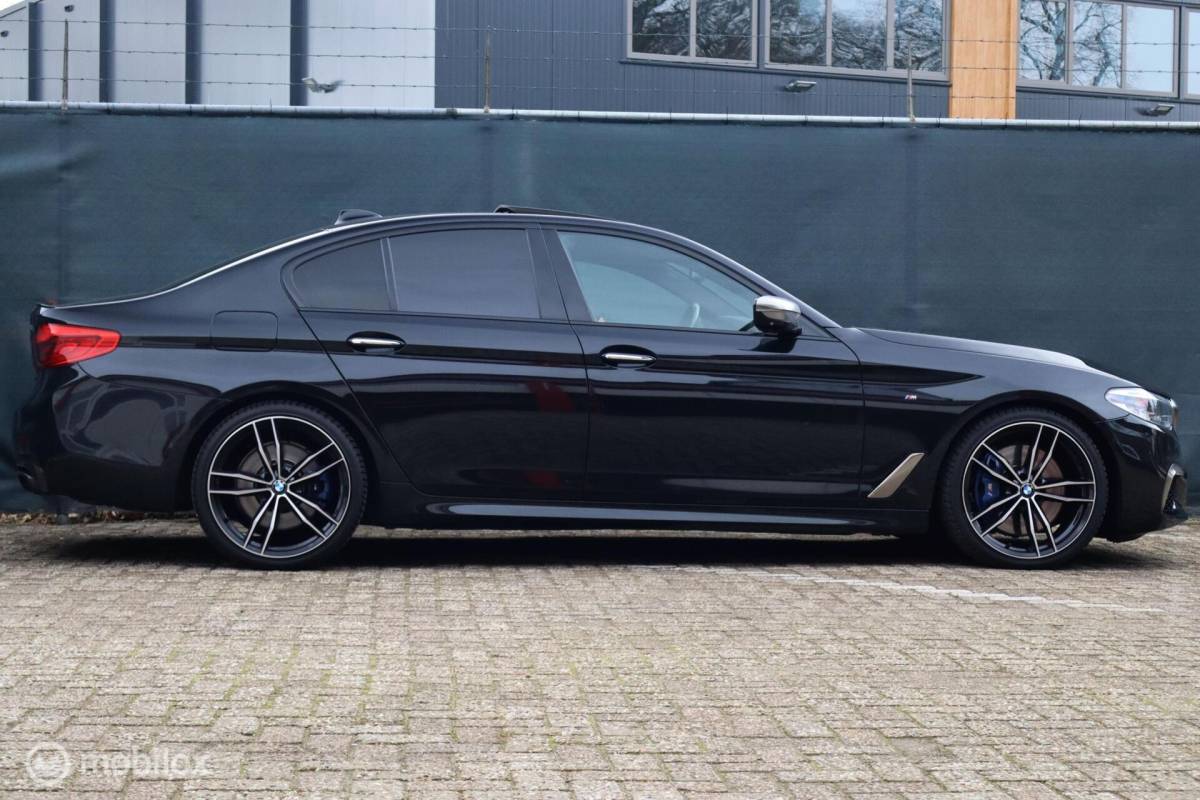 BMW 5 Serie BMW M550i xDrive High Ex 544pk | pano | CoPilot | nappaleer