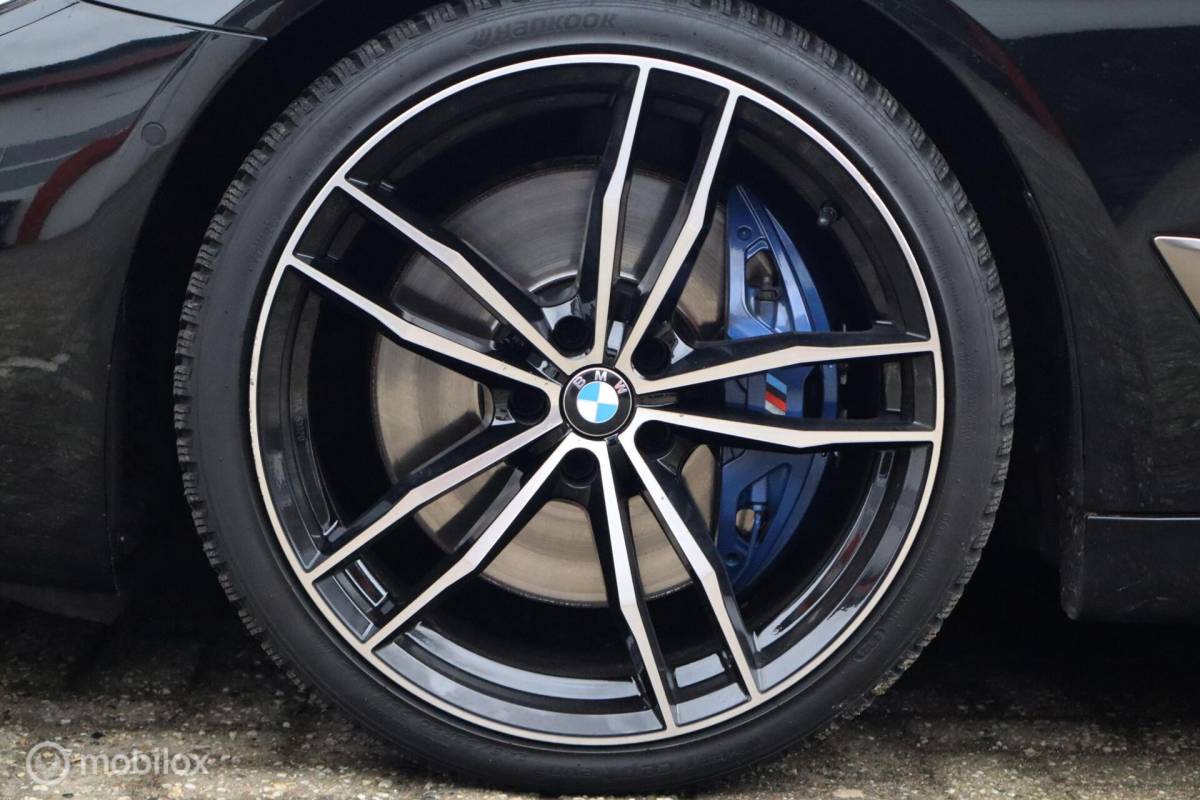 BMW 5 Serie BMW M550i xDrive High Ex 544pk | pano | CoPilot | nappaleer