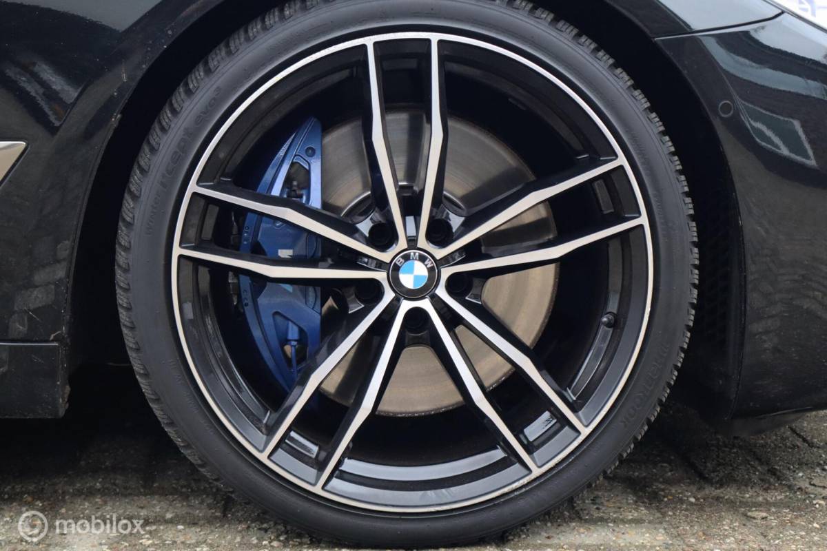 BMW 5 Serie BMW M550i xDrive High Ex 544pk | pano | CoPilot | nappaleer