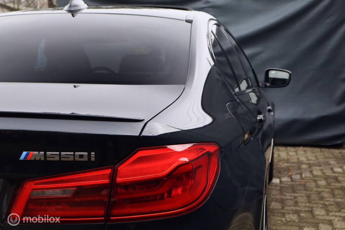 BMW 5 Serie BMW M550i xDrive High Ex 544pk | pano | CoPilot | nappaleer