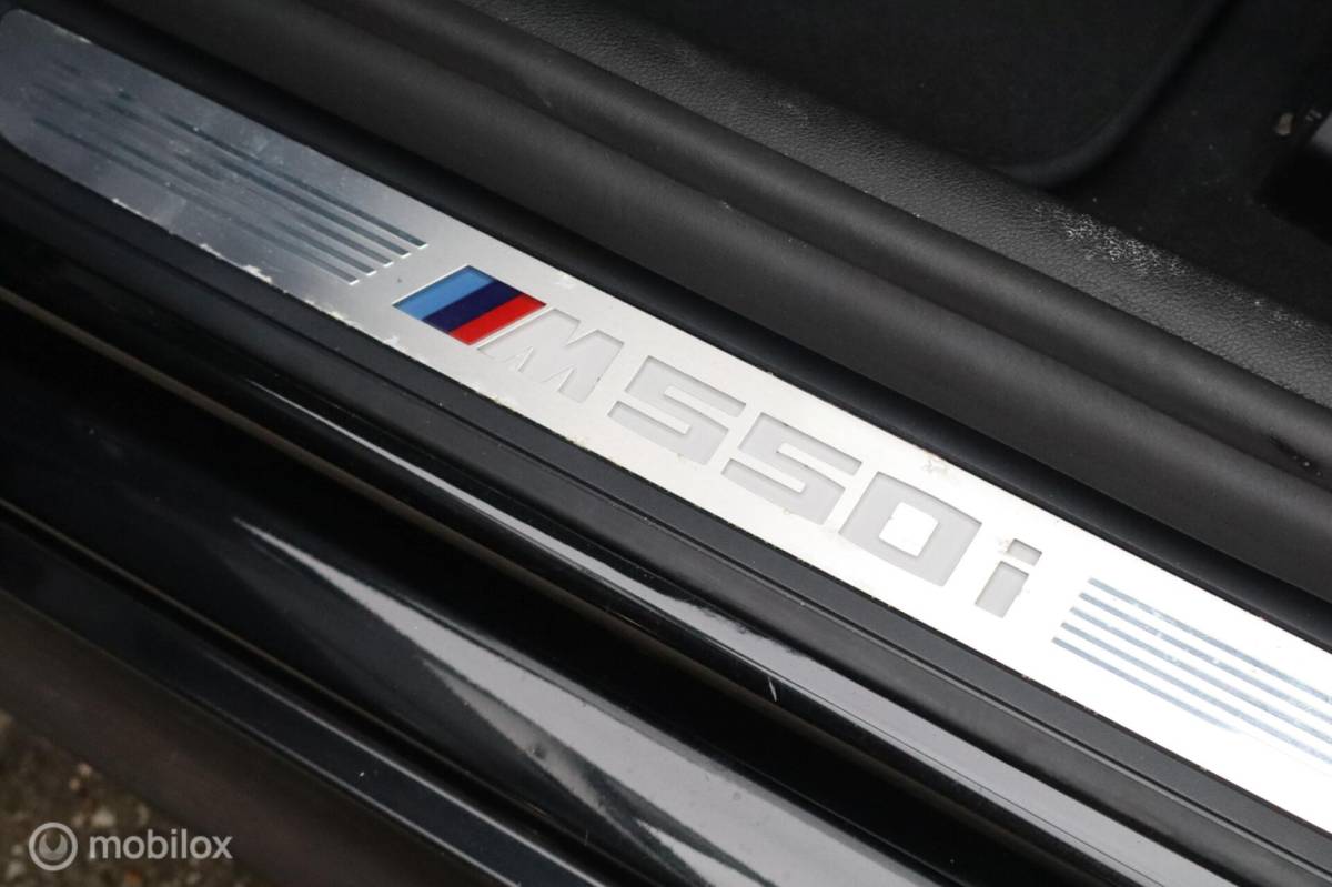 BMW 5 Serie BMW M550i xDrive High Ex 544pk | pano | CoPilot | nappaleer
