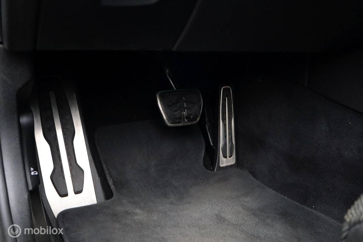 BMW 5 Serie BMW M550i xDrive High Ex 544pk | pano | CoPilot | nappaleer