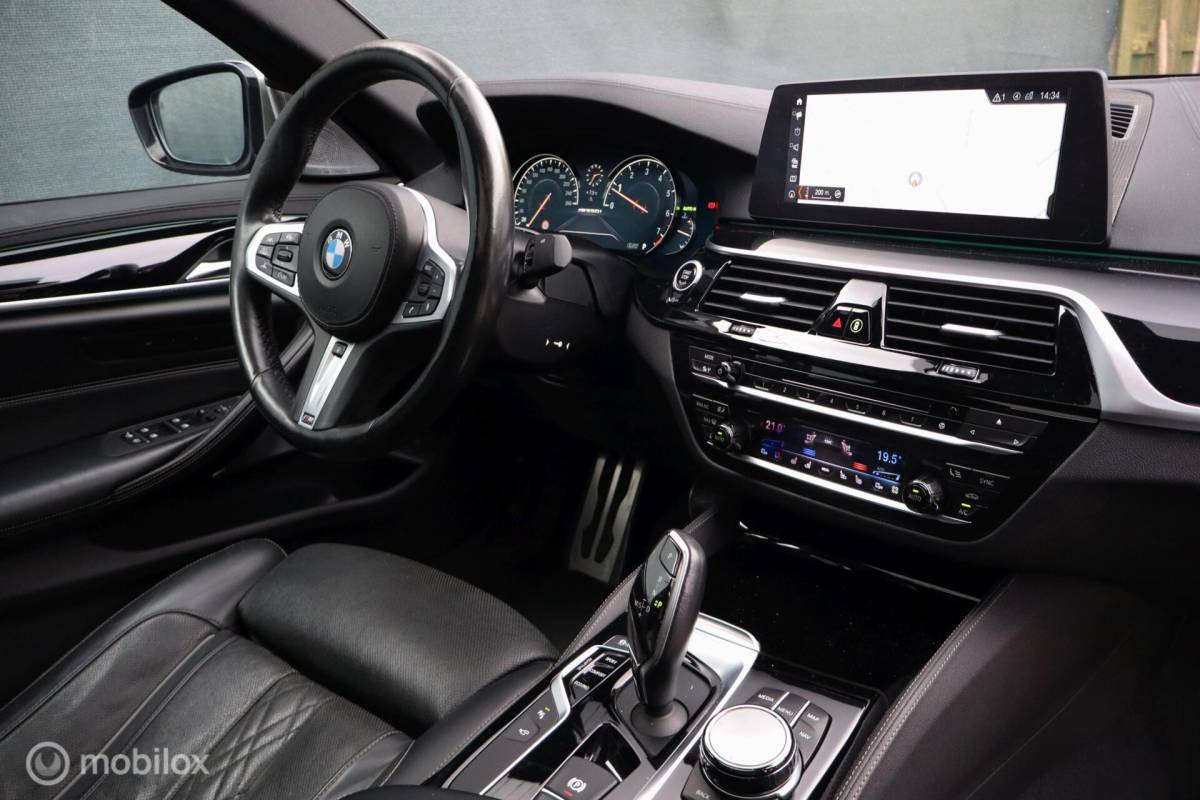 BMW 5 Serie BMW M550i xDrive High Ex 544pk | pano | CoPilot | nappaleer