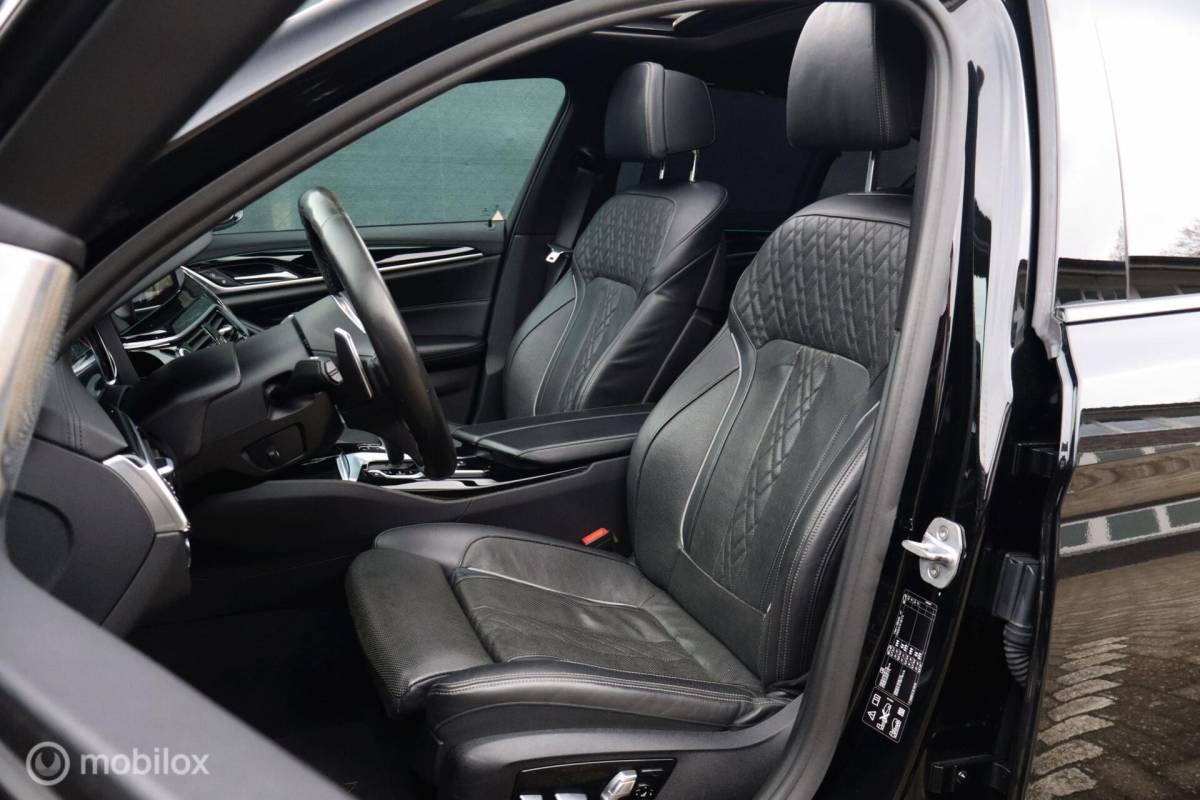 BMW 5 Serie BMW M550i xDrive High Ex 544pk | pano | CoPilot | nappaleer