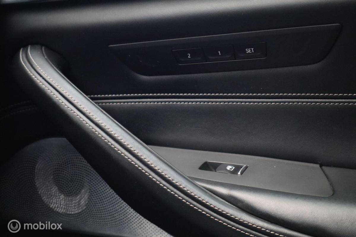 BMW 5 Serie BMW M550i xDrive High Ex 544pk | pano | CoPilot | nappaleer