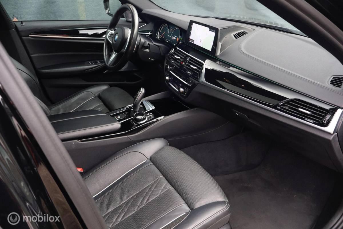 BMW 5 Serie BMW M550i xDrive High Ex 544pk | pano | CoPilot | nappaleer