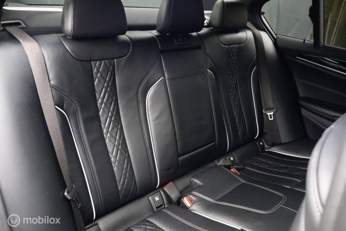 BMW 5 Serie BMW M550i xDrive High Ex 544pk | pano | CoPilot | nappaleer