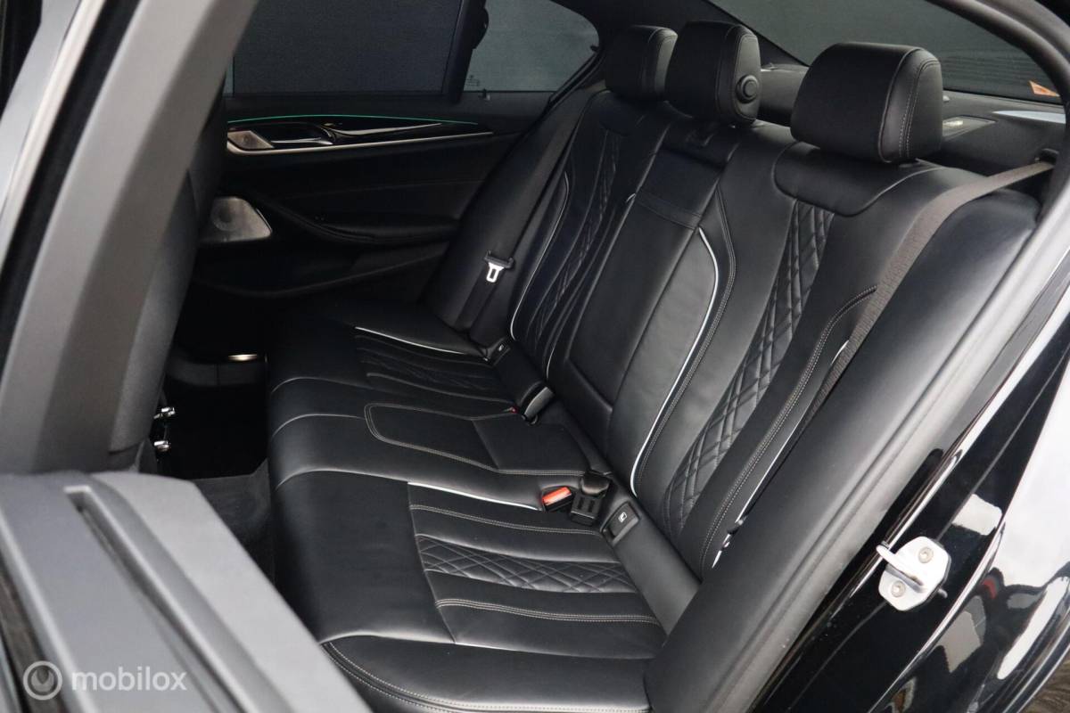BMW 5 Serie BMW M550i xDrive High Ex 544pk | pano | CoPilot | nappaleer