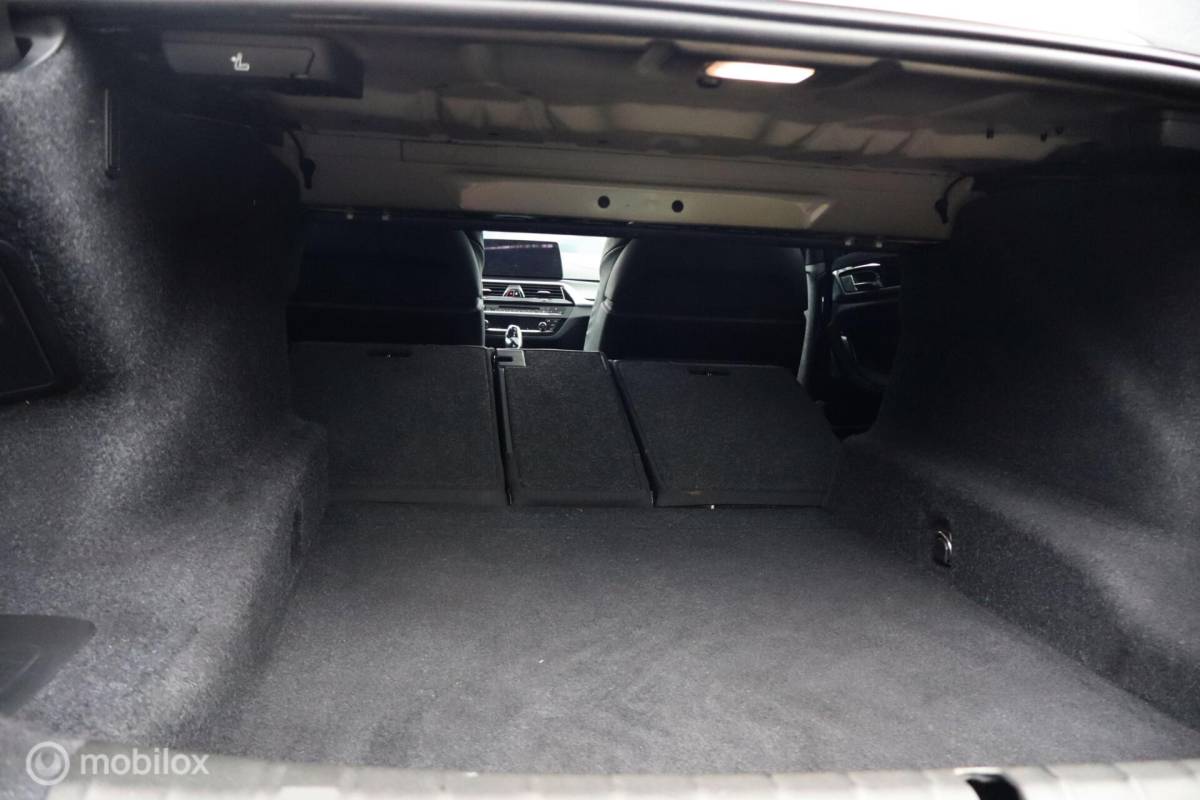BMW 5 Serie BMW M550i xDrive High Ex 544pk | pano | CoPilot | nappaleer