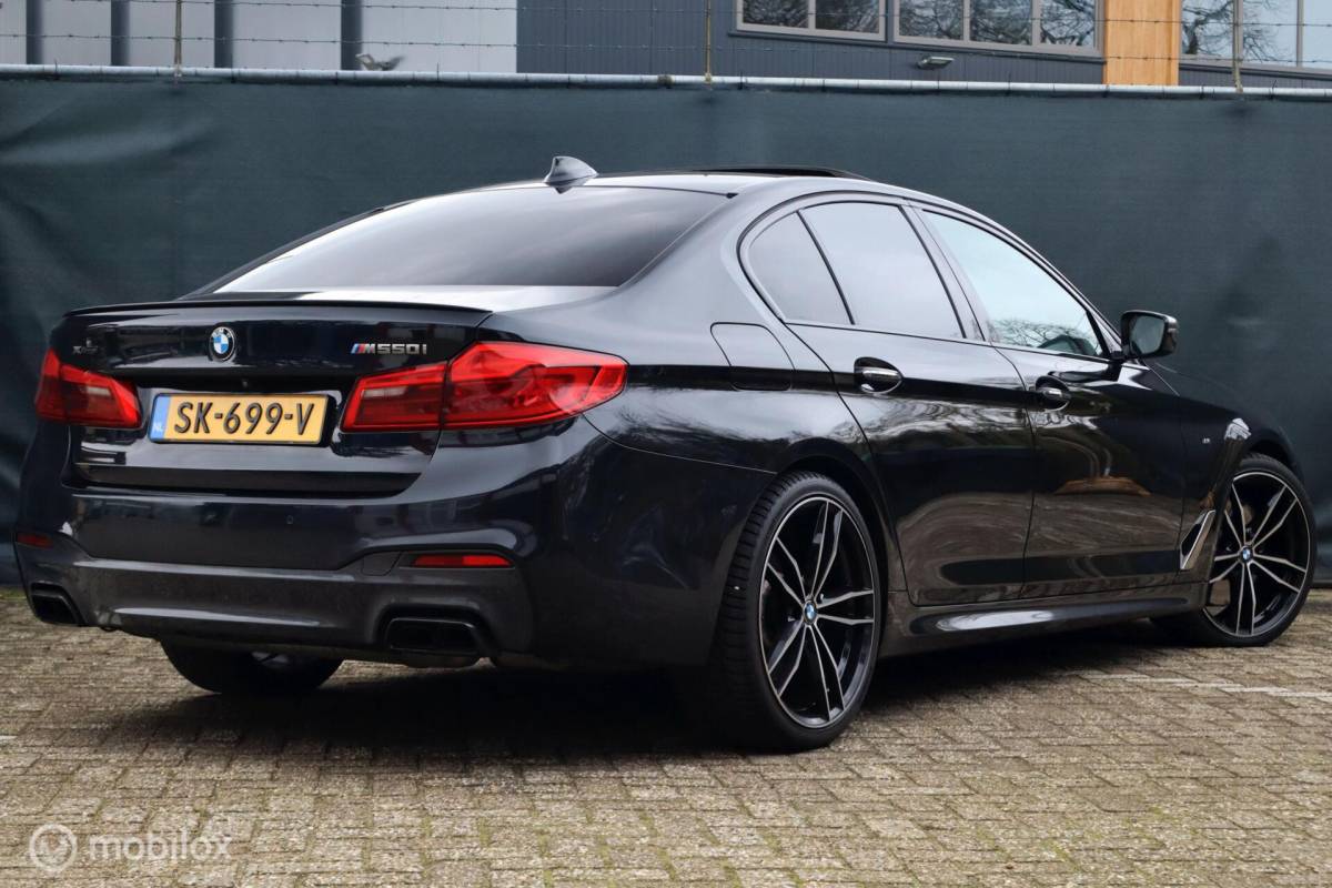 BMW 5 Serie BMW M550i xDrive High Ex 544pk | pano | CoPilot | nappaleer