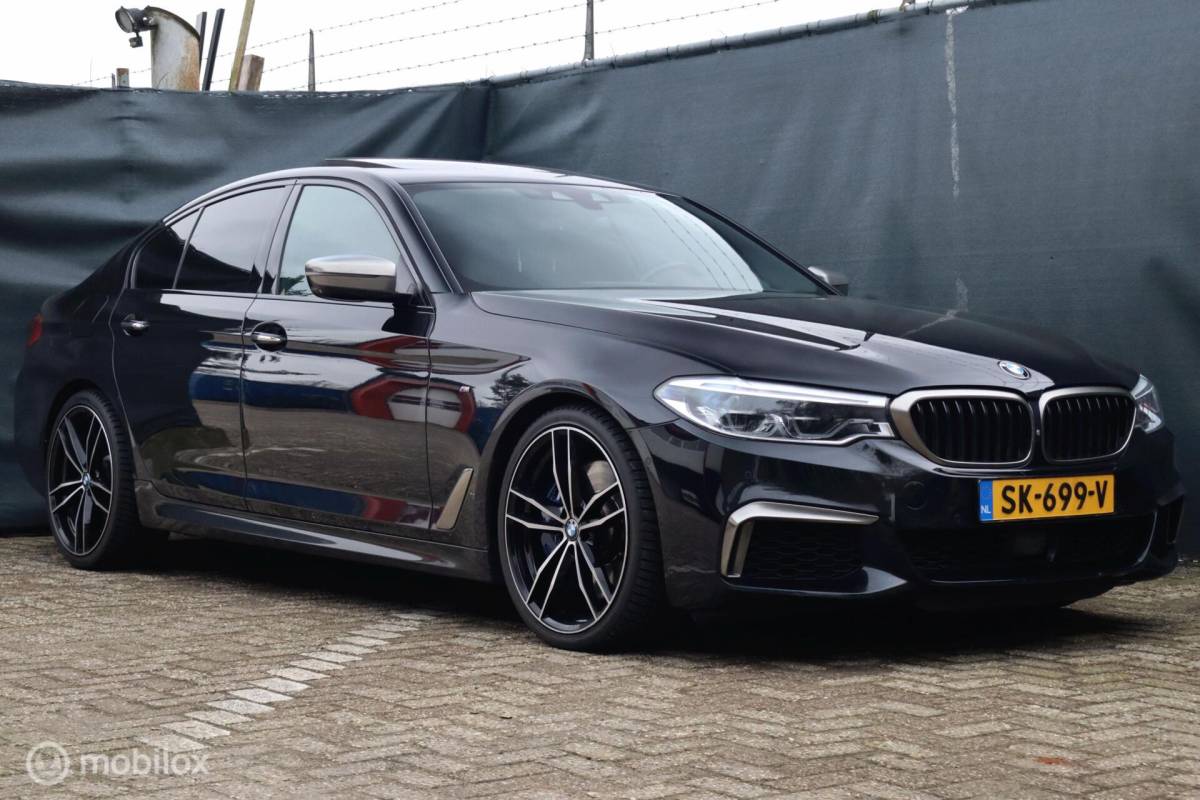 BMW 5 Serie BMW M550i xDrive High Ex 544pk | pano | CoPilot | nappaleer