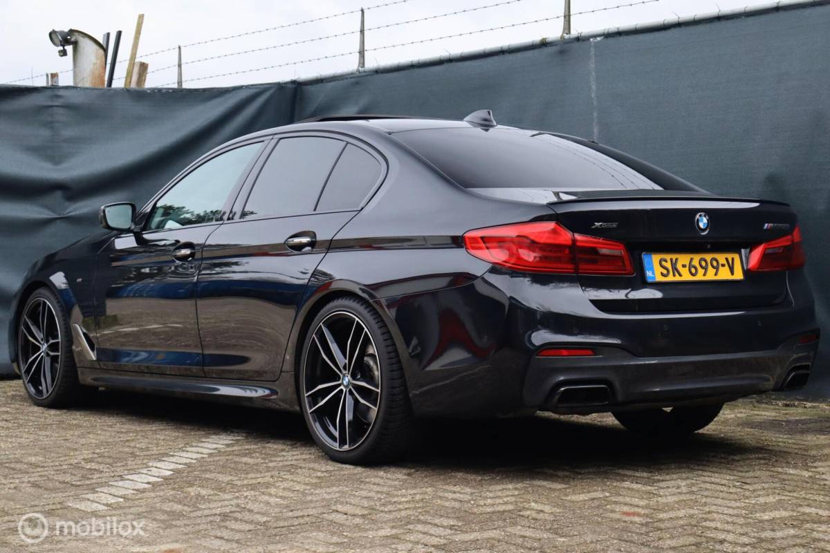 BMW 5 Serie BMW M550i xDrive High Ex 544pk | pano | CoPilot | nappaleer