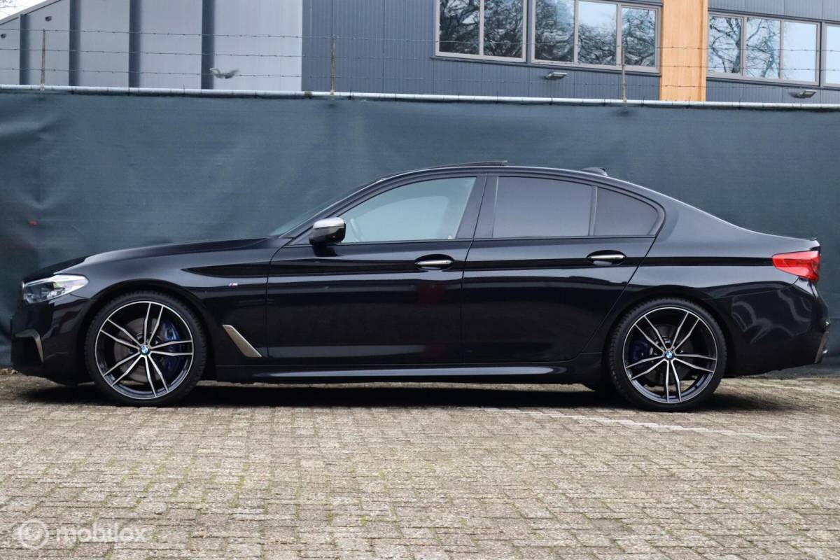BMW 5 Serie BMW M550i xDrive High Ex 544pk | pano | CoPilot | nappaleer