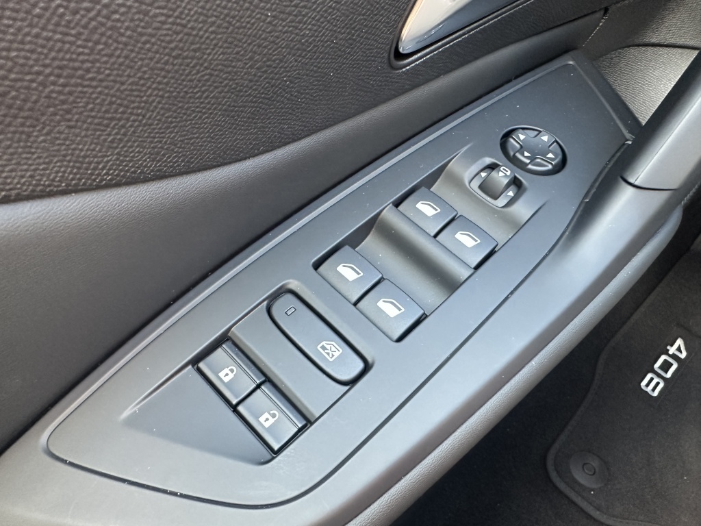 Peugeot 408 Peugeot 408 1.2 Hybid 136PK Allure