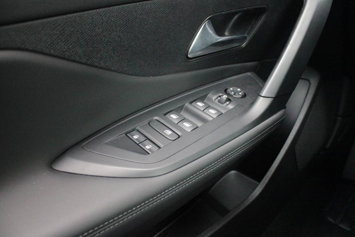 Peugeot 408 Peugeot 408 1.2 Hybrid 145PK ALLURE | ACHTERUITRIJ CAMERA | KEYLESS ENTRY/START | DRAADLOOS APPLE CARPLAY/ANDROID AUTO | DRAADLOOS TELEFOONLADEN | DAB+ RADIO | NAVIGATIE | ADAPTIVE CRUISE CONTROL | 19″ LICHTMETALEN VELGEN | PARKEERSENSOREN ACHTER |