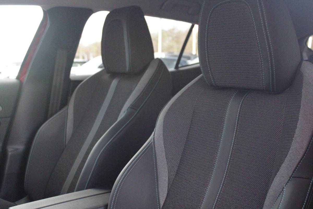 Peugeot 408 Peugeot 408 1.2 Hybrid 145PK ALLURE | ACHTERUITRIJ CAMERA | KEYLESS ENTRY/START | DRAADLOOS APPLE CARPLAY/ANDROID AUTO | DRAADLOOS TELEFOONLADEN | DAB+ RADIO | NAVIGATIE | ADAPTIVE CRUISE CONTROL | 19″ LICHTMETALEN VELGEN | PARKEERSENSOREN ACHTER |