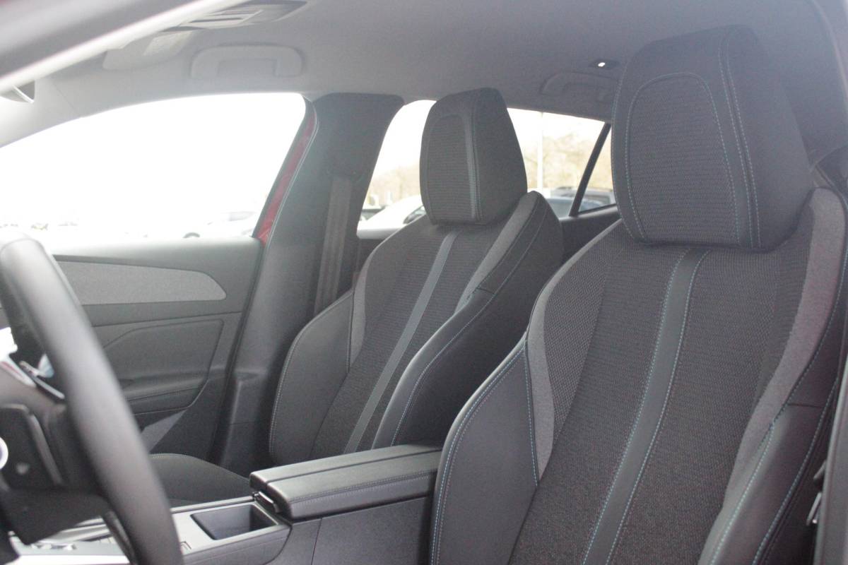 Peugeot 408 Peugeot 408 1.2 Hybrid 145PK ALLURE | ACHTERUITRIJ CAMERA | KEYLESS ENTRY/START | DRAADLOOS APPLE CARPLAY/ANDROID AUTO | DRAADLOOS TELEFOONLADEN | DAB+ RADIO | NAVIGATIE | ADAPTIVE CRUISE CONTROL | 19″ LICHTMETALEN VELGEN | PARKEERSENSOREN ACHTER |