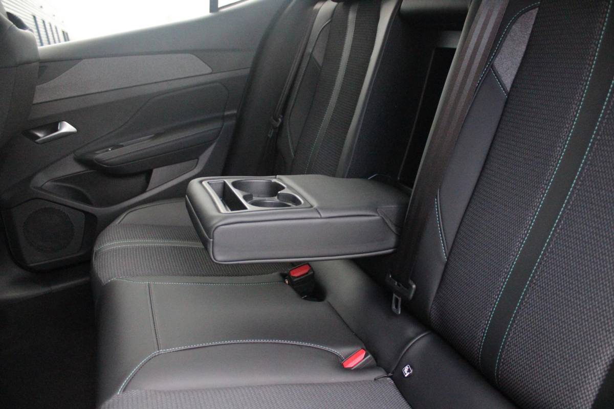 Peugeot 408 Peugeot 408 1.2 Hybrid 145PK ALLURE | ACHTERUITRIJ CAMERA | KEYLESS ENTRY/START | DRAADLOOS APPLE CARPLAY/ANDROID AUTO | DRAADLOOS TELEFOONLADEN | DAB+ RADIO | NAVIGATIE | ADAPTIVE CRUISE CONTROL | 19″ LICHTMETALEN VELGEN | PARKEERSENSOREN ACHTER |