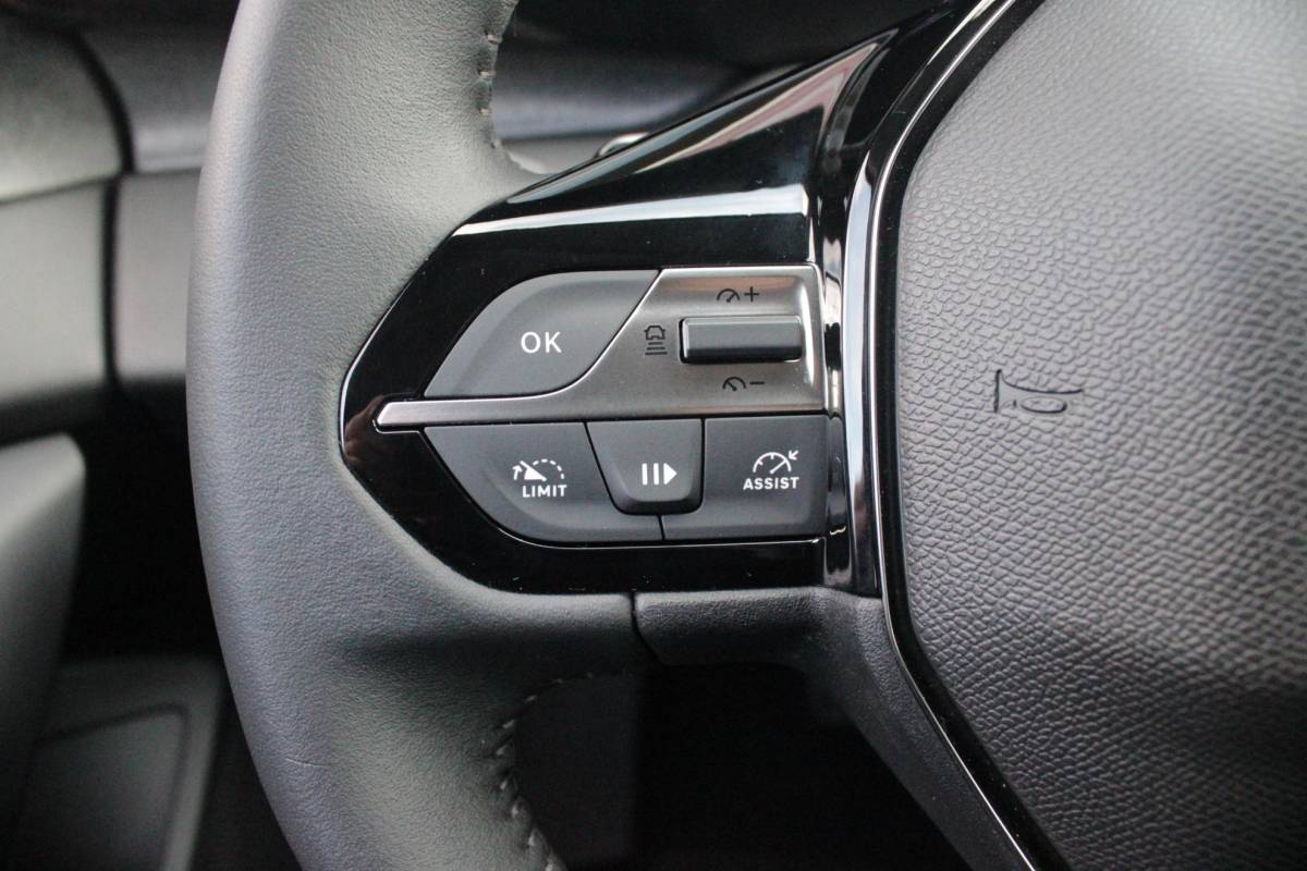 Peugeot 408 Peugeot 408 1.2 Hybrid 145PK ALLURE | ACHTERUITRIJ CAMERA | KEYLESS ENTRY/START | DRAADLOOS APPLE CARPLAY/ANDROID AUTO | DRAADLOOS TELEFOONLADEN | DAB+ RADIO | NAVIGATIE | ADAPTIVE CRUISE CONTROL | 19″ LICHTMETALEN VELGEN | PARKEERSENSOREN ACHTER |