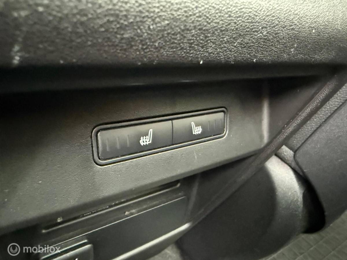 Land Rover Discovery Sport Land Rover Discovery Sport 2.0 TD4 Luxury Pano.dak/Trekhaak/LED