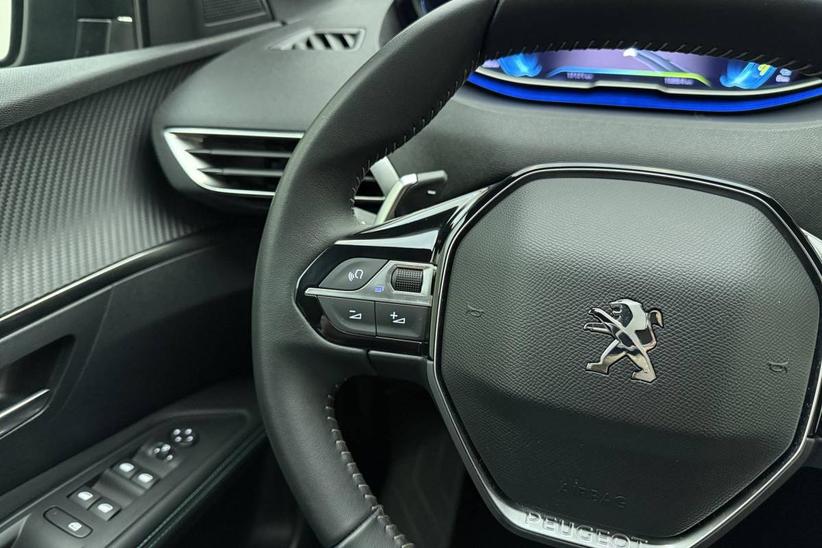 Peugeot 3008 Peugeot 3008 1.6 HYbrid 180 Allure Pack Business | 19 inch | Automaat | Navigatie | Camera | Climate control | Parkeersensoren