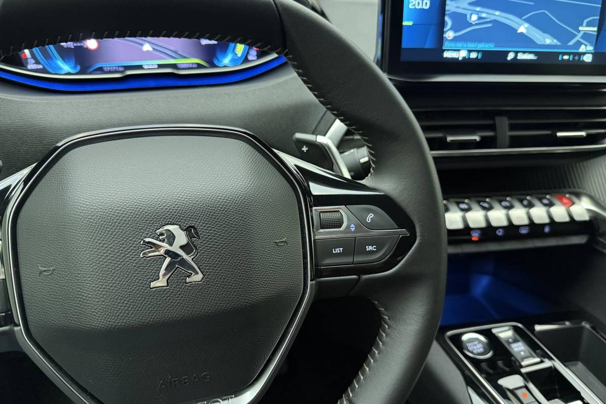 Peugeot 3008 Peugeot 3008 1.6 HYbrid 180 Allure Pack Business | 19 inch | Automaat | Navigatie | Camera | Climate control | Parkeersensoren