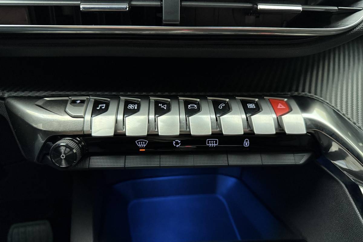 Peugeot 3008 Peugeot 3008 1.6 HYbrid 180 Allure Pack Business | 19 inch | Automaat | Navigatie | Camera | Climate control | Parkeersensoren