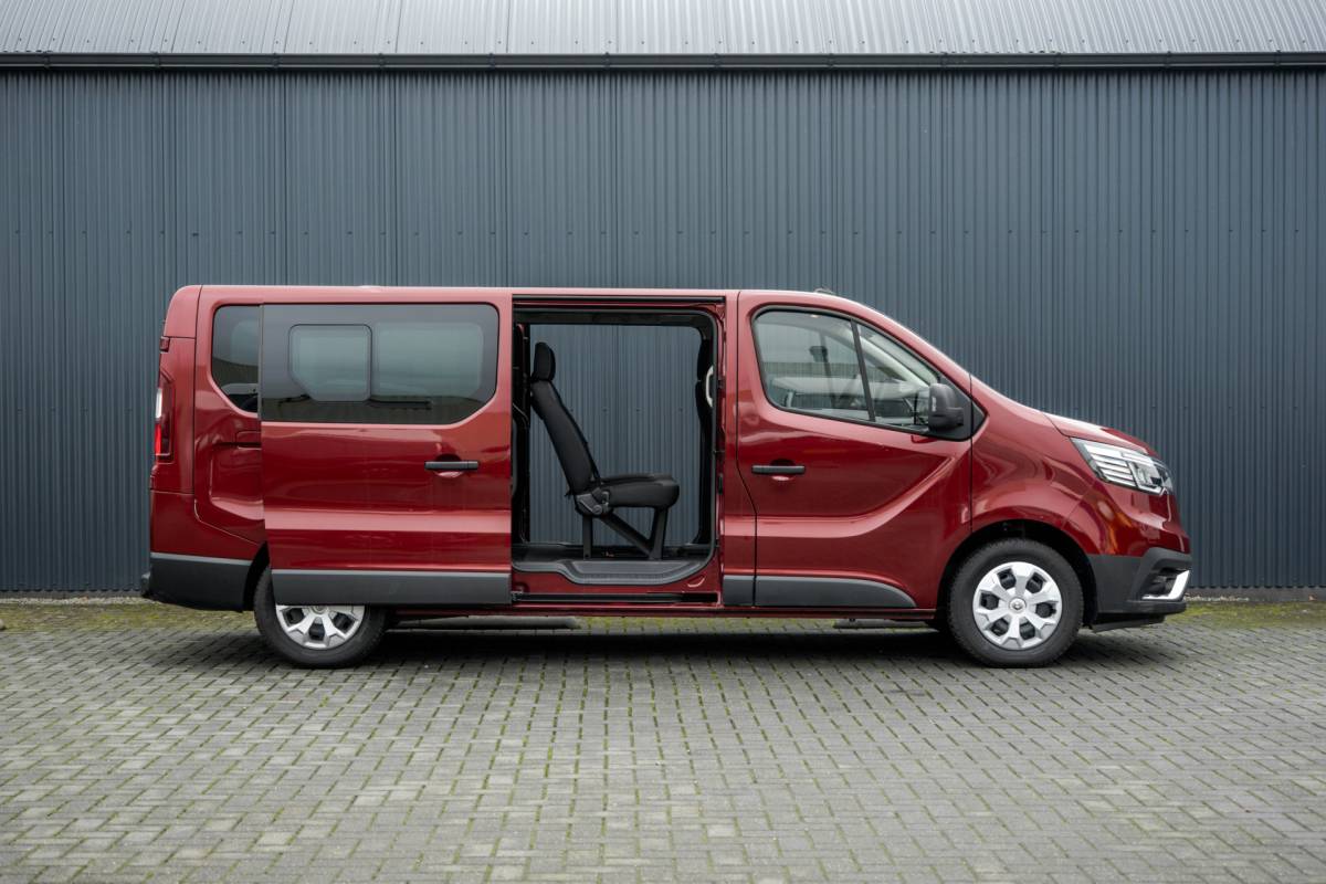 Renault Trafic Renault Trafic **Blue dCi 150PK | L2H1 | 9-Zits | Incl. BTW/BPM | LED   LED | Camera | Navi | Zijschuifdeur R+L | Cruise | Airco | PDC**