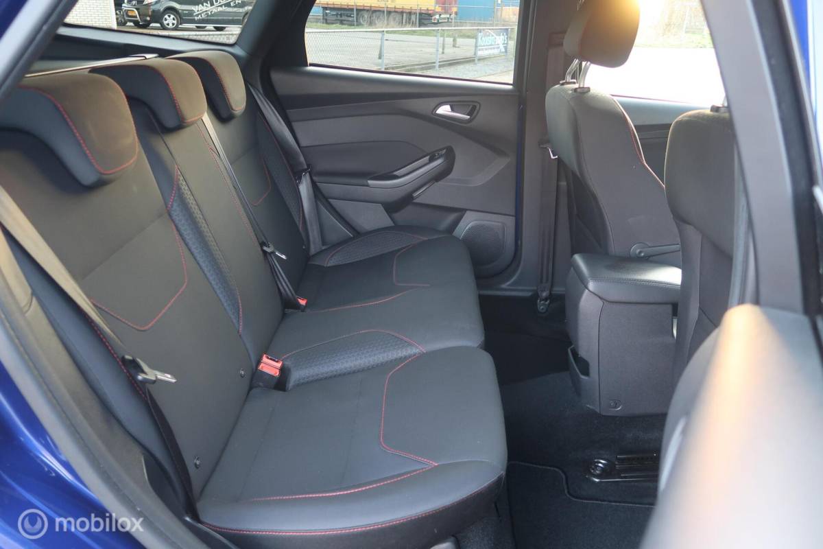 Ford Focus Ford Focus Wagon 1.5 183PK ST Line AUTOMAAT,CARPLAY,LEDVER.