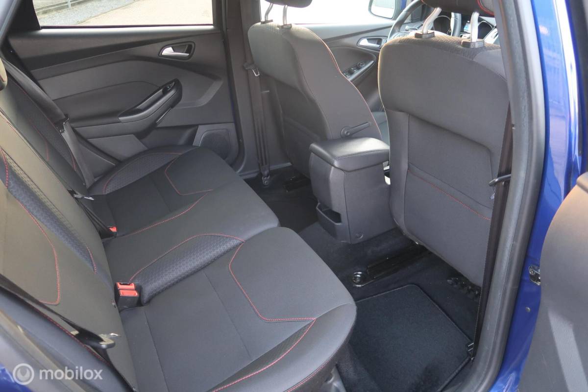Ford Focus Ford Focus Wagon 1.5 183PK ST Line AUTOMAAT,CARPLAY,LEDVER.
