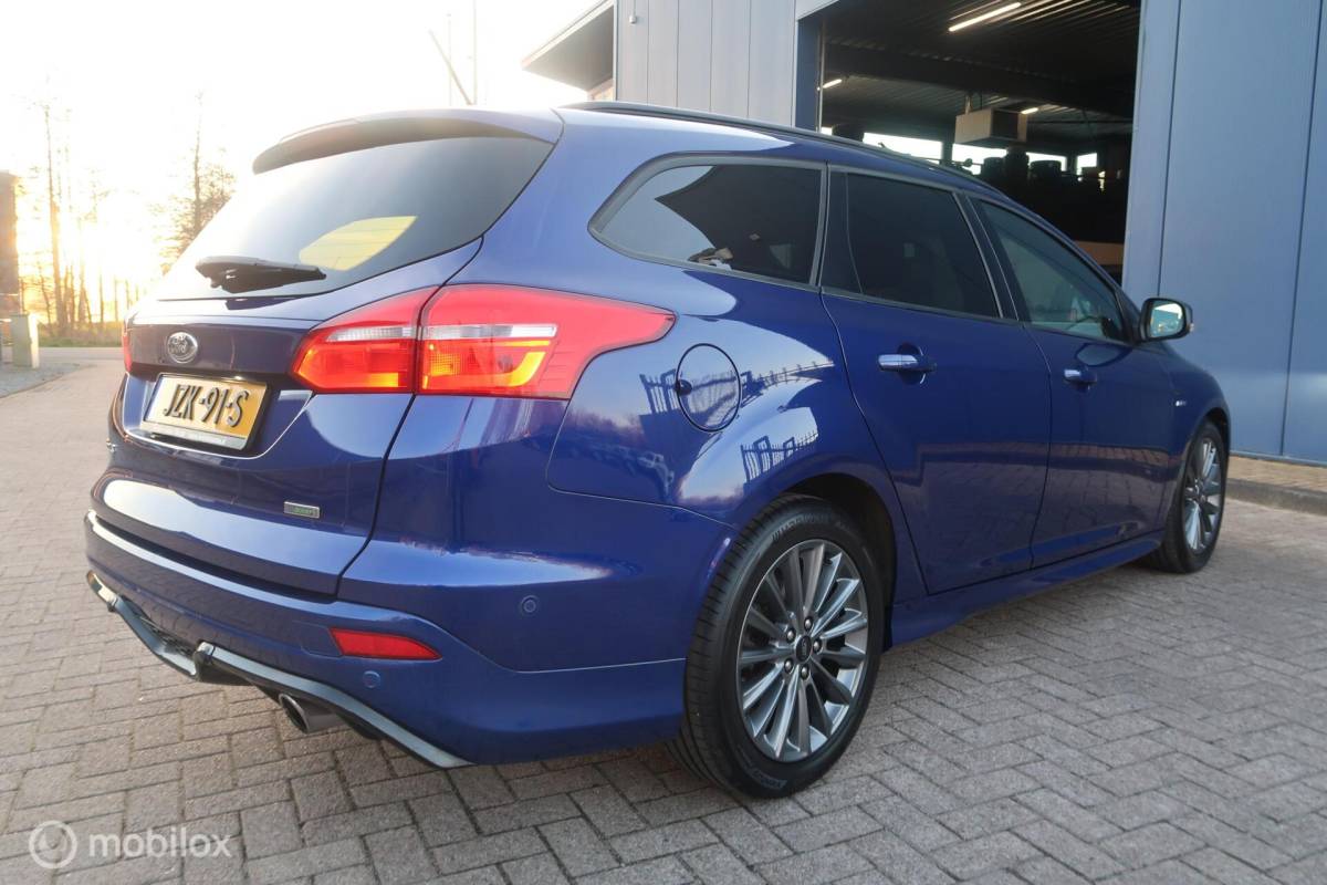 Ford Focus Ford Focus Wagon 1.5 183PK ST Line AUTOMAAT,CARPLAY,LEDVER.