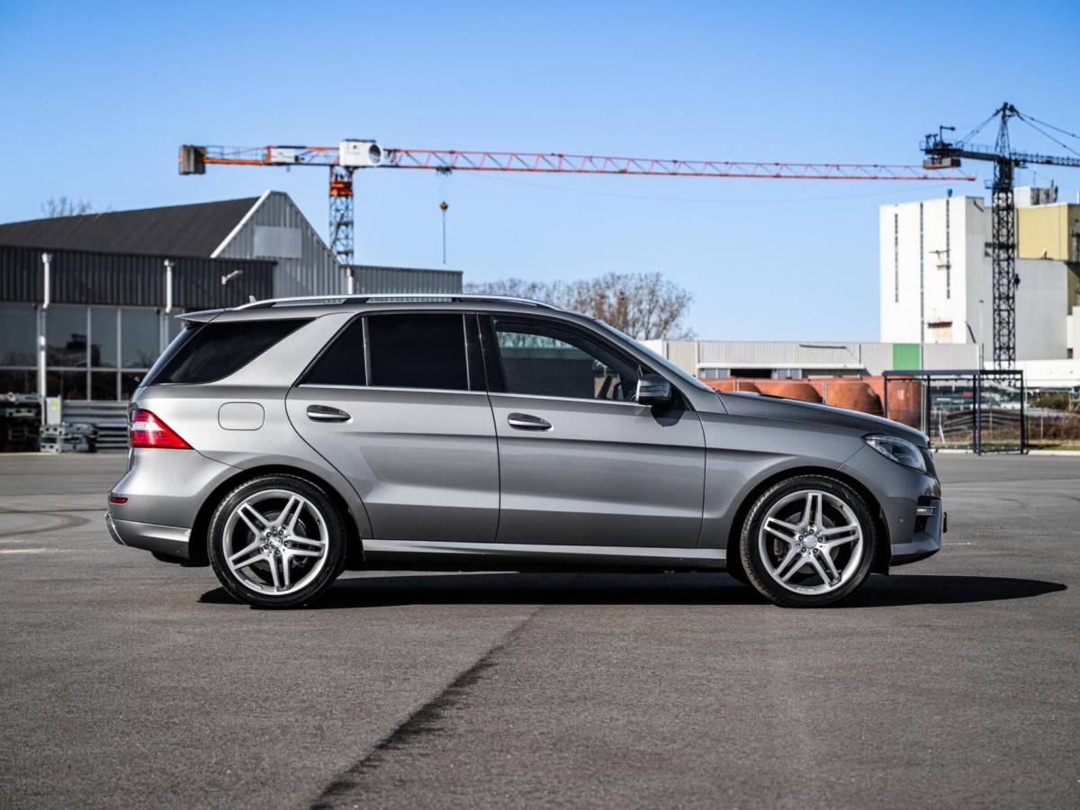 Mercedes-Benz M-Klasse Mercedes M-klasse ML 350 BlueTec AMG Grijs Kenteken Panorama Trekhaak 3500KG Distronic Xenon Luchtvering