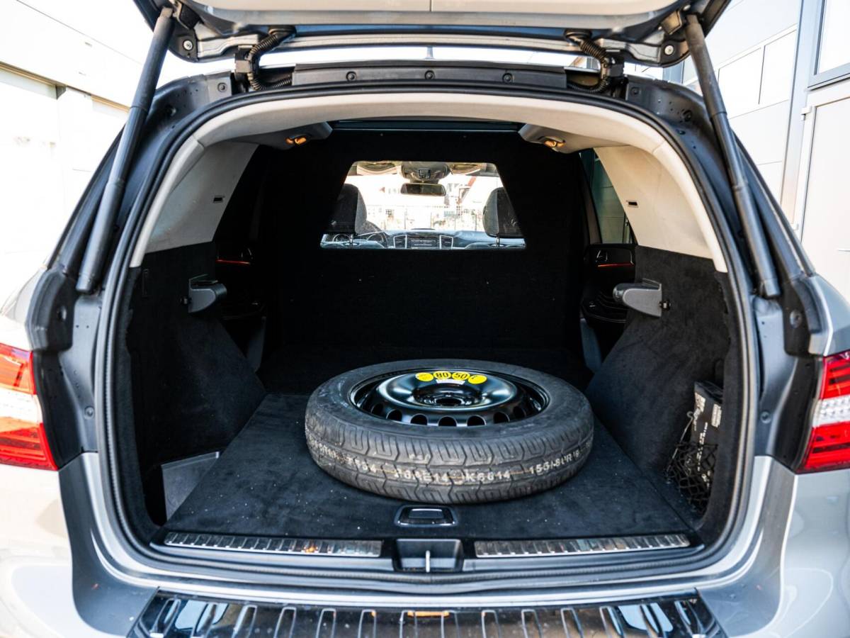 Mercedes-Benz M-Klasse Mercedes M-klasse ML 350 BlueTec AMG Grijs Kenteken Panorama Trekhaak 3500KG Distronic Xenon Luchtvering