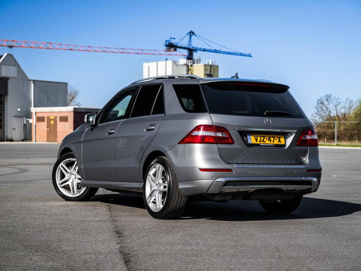 Mercedes-Benz M-Klasse Mercedes M-klasse ML 350 BlueTec AMG Grijs Kenteken Panorama Trekhaak 3500KG Distronic Xenon Luchtvering
