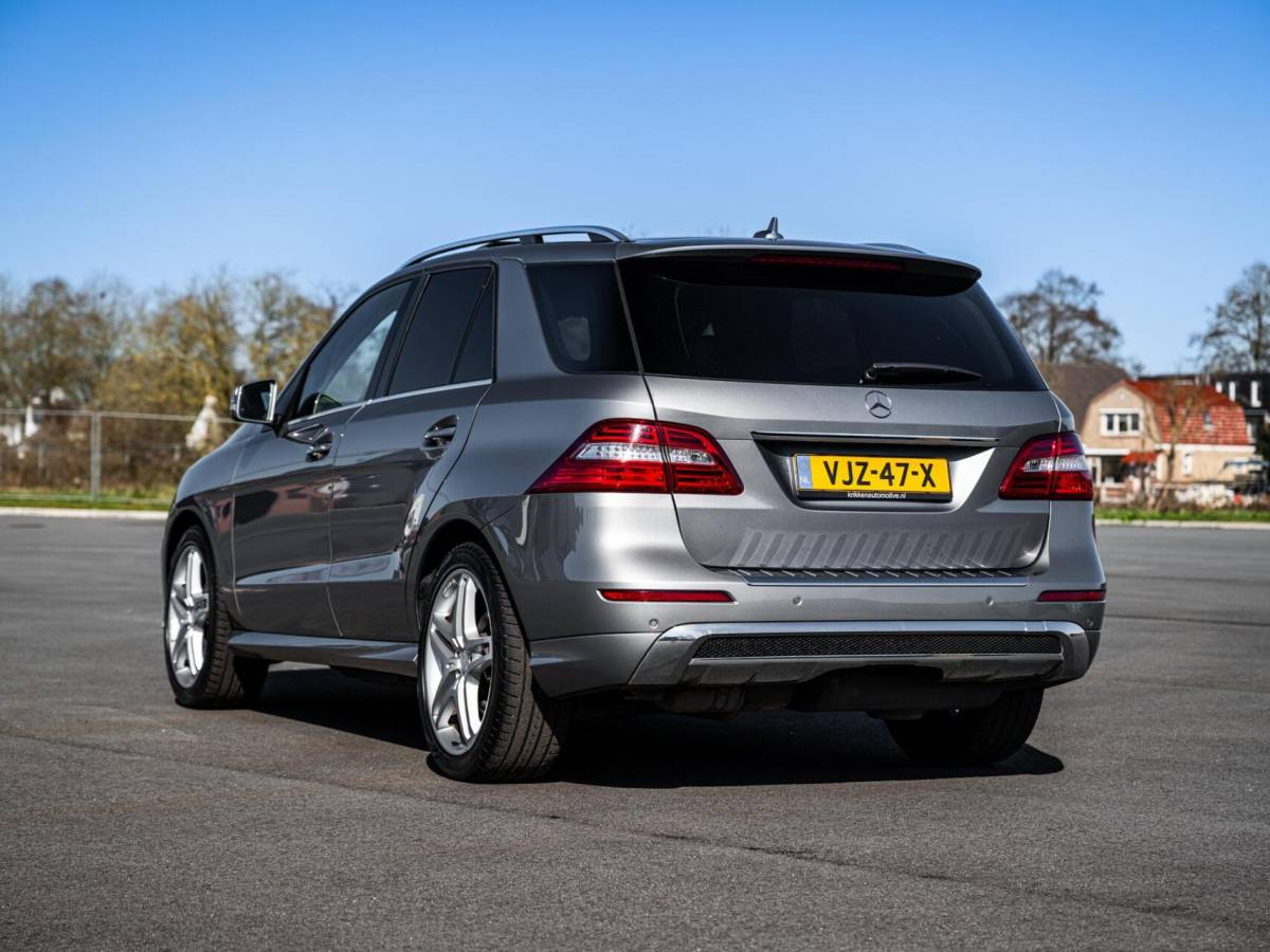 Mercedes-Benz M-Klasse Mercedes M-klasse ML 350 BlueTec AMG Grijs Kenteken Panorama Trekhaak 3500KG Distronic Xenon Luchtvering