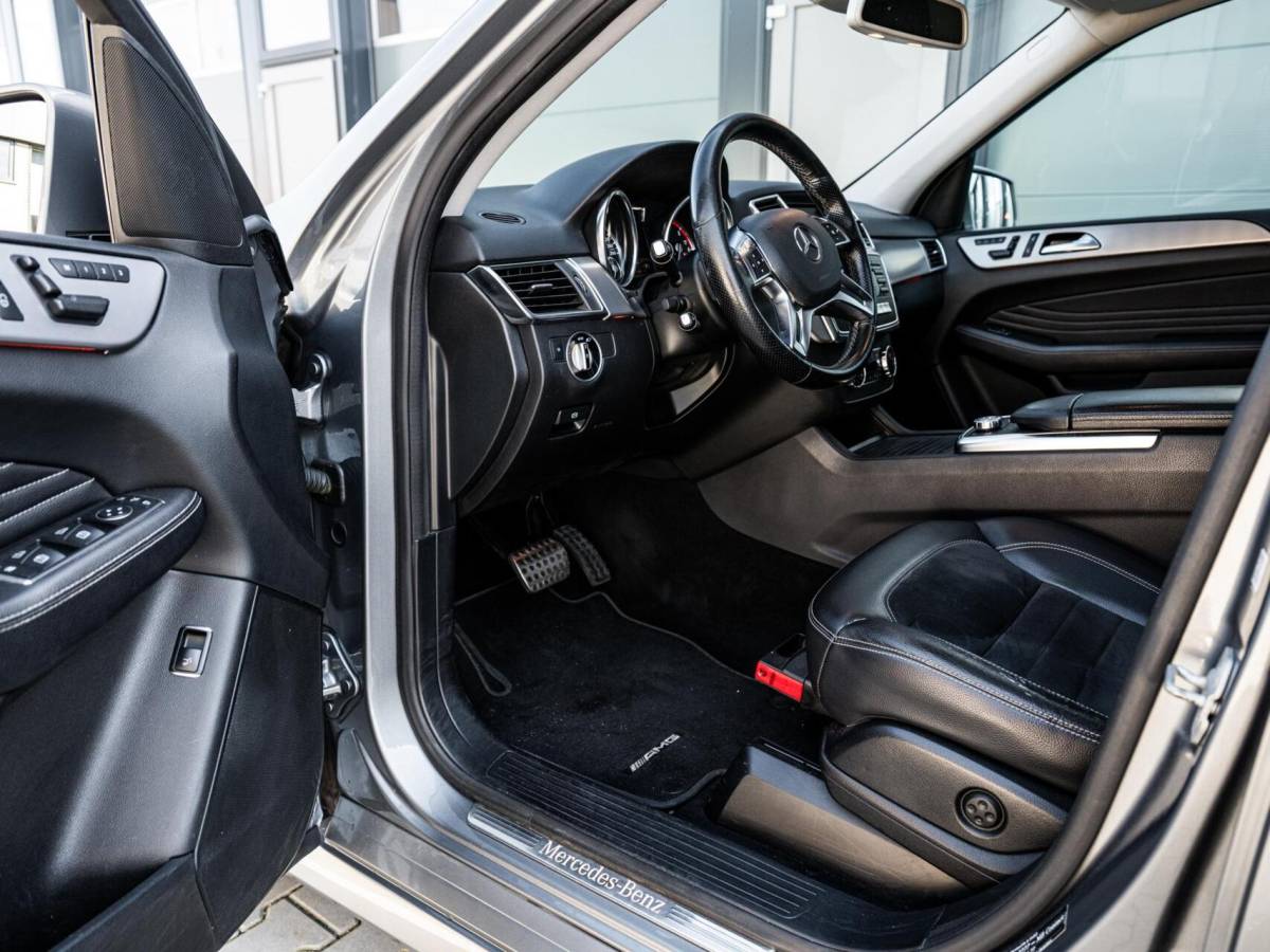 Mercedes-Benz M-Klasse Mercedes M-klasse ML 350 BlueTec AMG Grijs Kenteken Panorama Trekhaak 3500KG Distronic Xenon Luchtvering