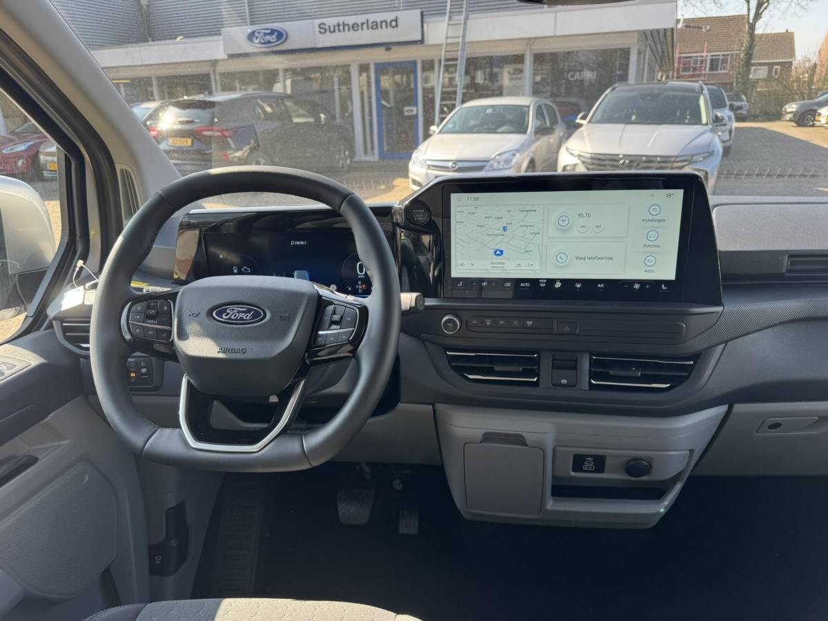 Ford Transit Custom Ford Transit Custom 320 2.5 PHEV L2H1 Limited DC |SCI| Dubbele cabine | Dubbele schuifdeur | 360 graden camera | Adaptieve cruise control | 8-weg verstelbare en verwarmbare passagiersstoel | Inklapbare trekhaak | 17 inch velgen | AGM accu | Reservewiel | 12V aanlsuitpunt