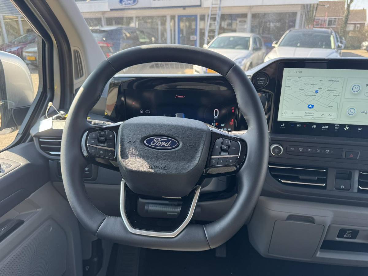 Ford Transit Custom Ford Transit Custom 320 2.5 PHEV L2H1 Limited DC |SCI| Dubbele cabine | Dubbele schuifdeur | 360 graden camera | Adaptieve cruise control | 8-weg verstelbare en verwarmbare passagiersstoel | Inklapbare trekhaak | 17 inch velgen | AGM accu | Reservewiel | 12V aanlsuitpunt