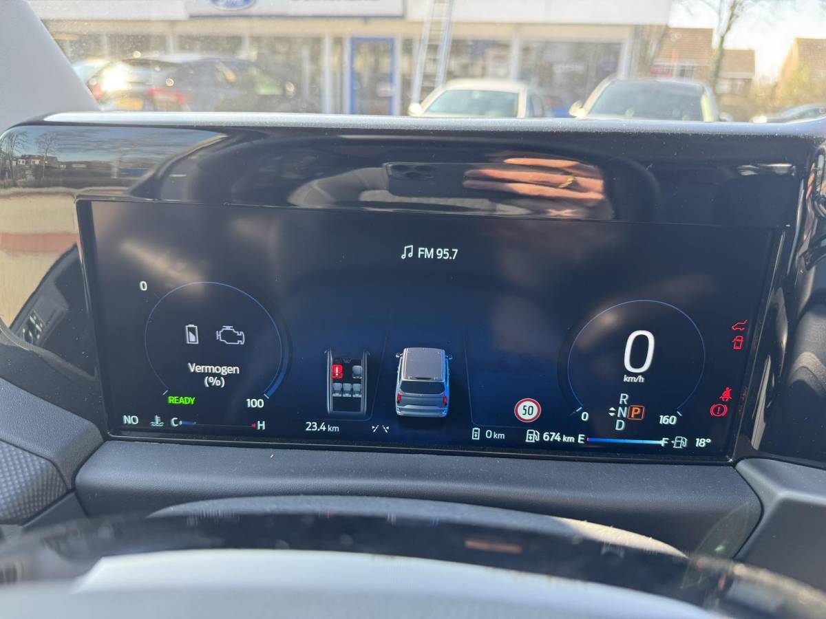 Ford Transit Custom Ford Transit Custom 320 2.5 PHEV L2H1 Limited DC |SCI| Dubbele cabine | Dubbele schuifdeur | 360 graden camera | Adaptieve cruise control | 8-weg verstelbare en verwarmbare passagiersstoel | Inklapbare trekhaak | 17 inch velgen | AGM accu | Reservewiel | 12V aanlsuitpunt