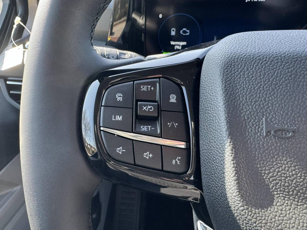Ford Transit Custom Ford Transit Custom 320 2.5 PHEV L2H1 Limited DC |SCI| Dubbele cabine | Dubbele schuifdeur | 360 graden camera | Adaptieve cruise control | 8-weg verstelbare en verwarmbare passagiersstoel | Inklapbare trekhaak | 17 inch velgen | AGM accu | Reservewiel | 12V aanlsuitpunt