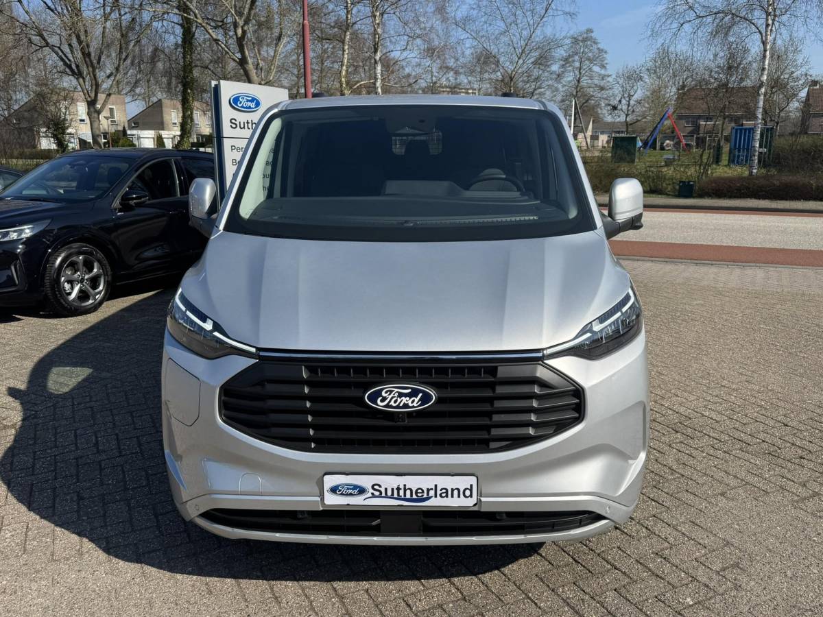 Ford Transit Custom Ford Transit Custom 320 2.5 PHEV L2H1 Limited DC |SCI| Dubbele cabine | Dubbele schuifdeur | 360 graden camera | Adaptieve cruise control | 8-weg verstelbare en verwarmbare passagiersstoel | Inklapbare trekhaak | 17 inch velgen | AGM accu | Reservewiel | 12V aanlsuitpunt