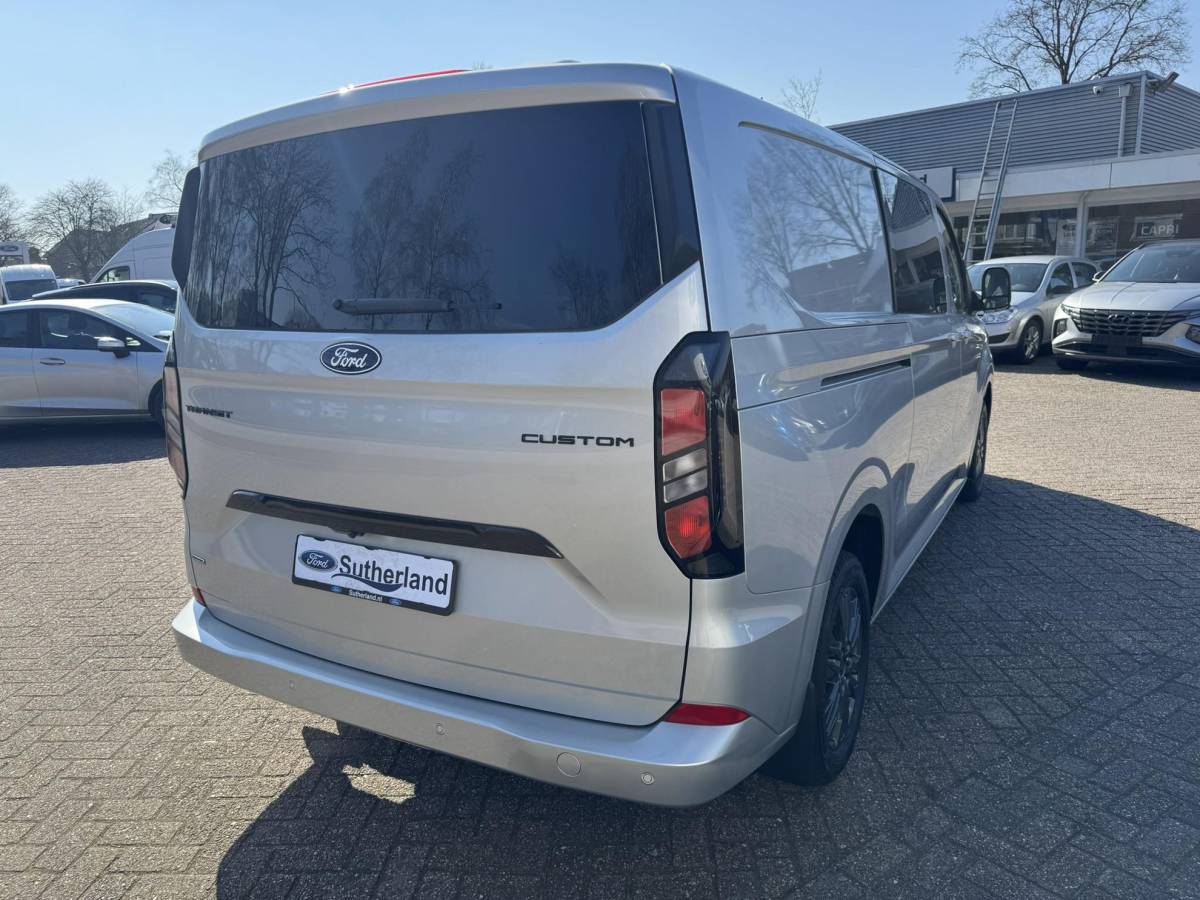 Ford Transit Custom Ford Transit Custom 320 2.5 PHEV L2H1 Limited DC |SCI| Dubbele cabine | Dubbele schuifdeur | 360 graden camera | Adaptieve cruise control | 8-weg verstelbare en verwarmbare passagiersstoel | Inklapbare trekhaak | 17 inch velgen | AGM accu | Reservewiel | 12V aanlsuitpunt