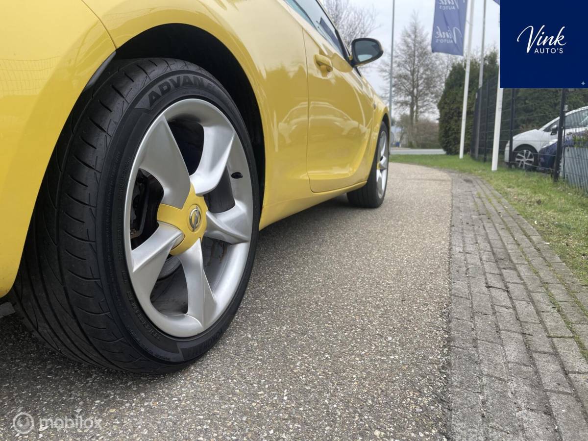 Opel Astra Opel Astra GTC 1.6 Turbo Design Edition | Leer | NAV