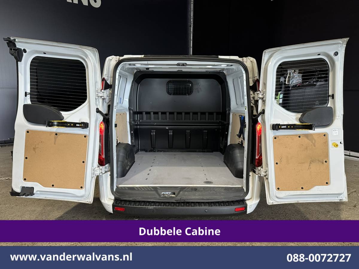 Ford Transit Custom Ford Transit Custom 2.0 TDCI 130pk L2H1 Dubbele Cabine Euro6 Airco | 6-Zits | Xenon | Camera | Navigatie | Apple Carplay | LED Android Auto, Cruisecontrol, Stoelverwarming, Verwarmde voorruit, Parkeersensoren