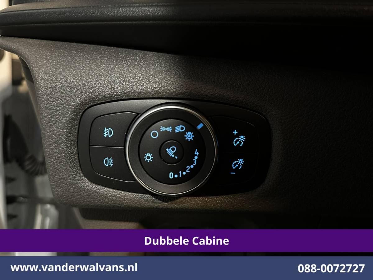 Ford Transit Custom Ford Transit Custom 2.0 TDCI 130pk L2H1 Dubbele Cabine Euro6 Airco | 6-Zits | Xenon | Camera | Navigatie | Apple Carplay | LED Android Auto, Cruisecontrol, Stoelverwarming, Verwarmde voorruit, Parkeersensoren