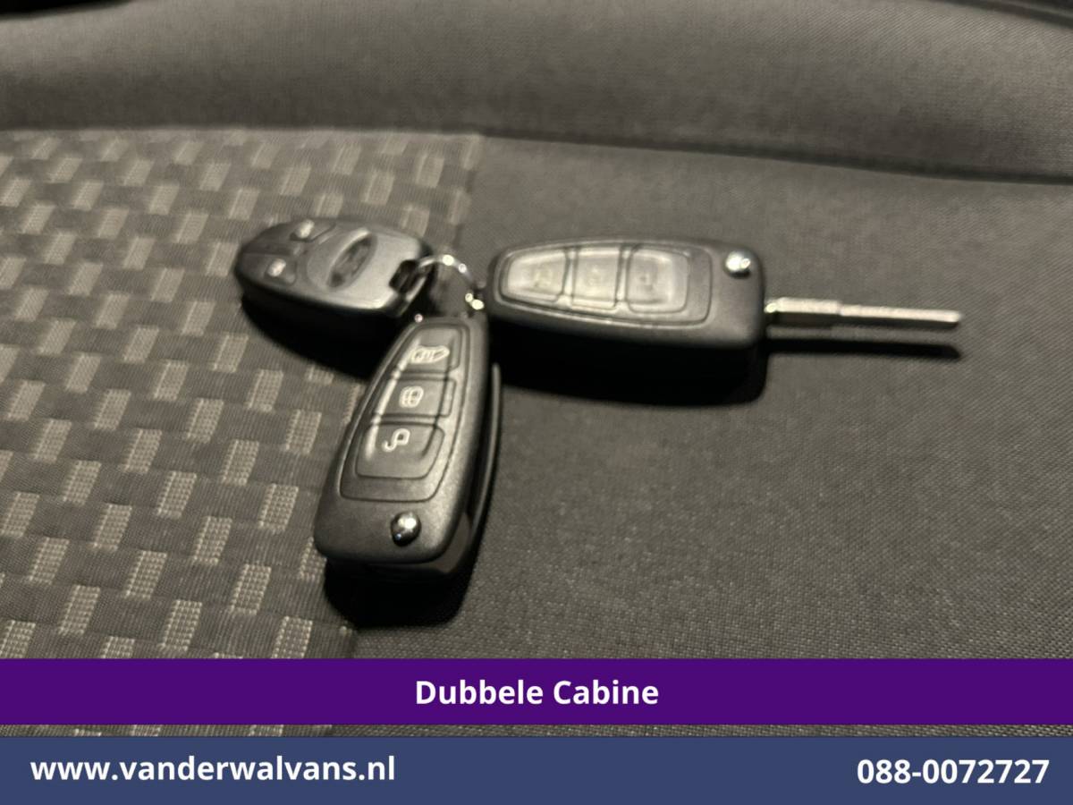 Ford Transit Custom Ford Transit Custom 2.0 TDCI 130pk L2H1 Dubbele Cabine Euro6 Airco | 6-Zits | Xenon | Camera | Navigatie | Apple Carplay | LED Android Auto, Cruisecontrol, Stoelverwarming, Verwarmde voorruit, Parkeersensoren